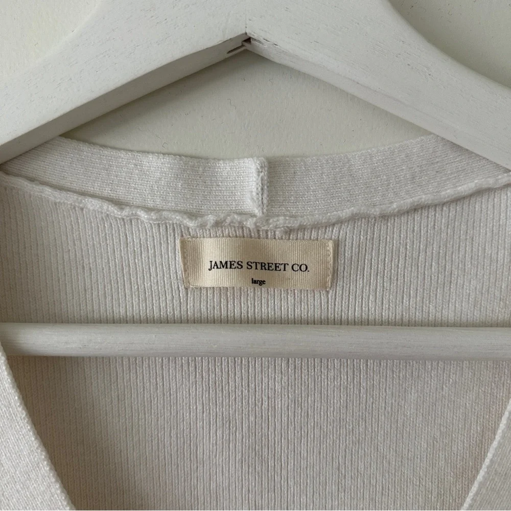 James Street Co Keaton Vest in White - Picture 4 of 6